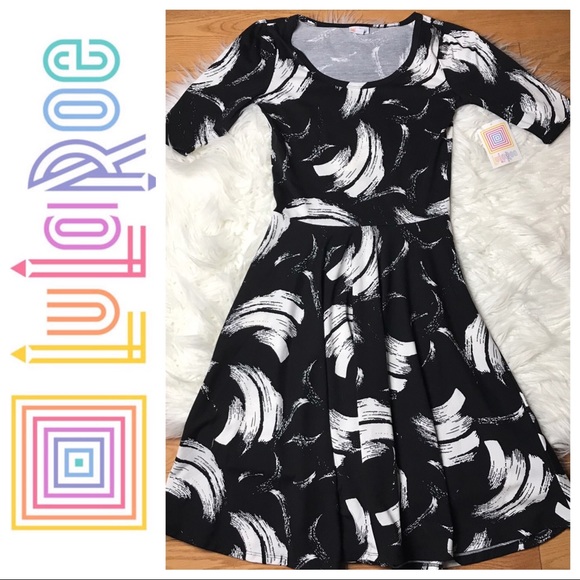 LuLaRoe Dresses & Skirts - NWT LuLaRoe Nicole Dress Black & White 👗